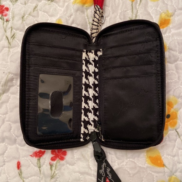 Vera Bradley Wristlet Red White Floral Card Slots Change Bill Slots Snap pocket - Picture 10 of 17